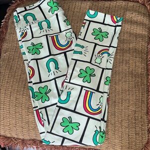 LulaRoe One Size St Patrick leggings, NEW, lt green background, clovers rainbows